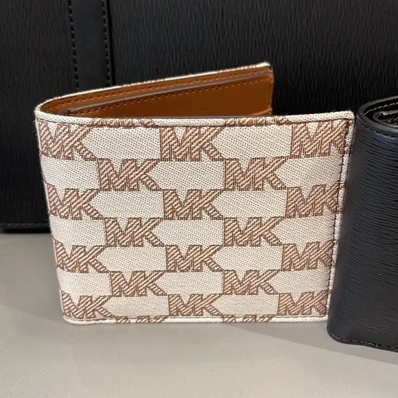 Michael Kors Men’s Women’s Cooper Logo Fabric Billfold Wallet Light Cream Multi - Picture 2 of 16
